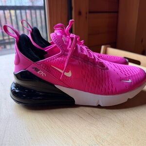 Nike Air Max 270 in Pink and Black